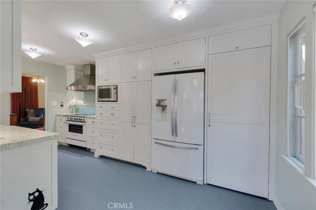 3760 Dover Street, Los Angeles, CA 90039