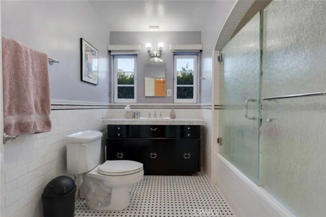 3760 Dover Street, Los Angeles, CA 90039