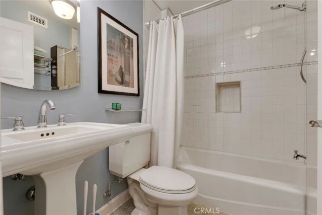 3760 Dover Street, Los Angeles, CA 90039