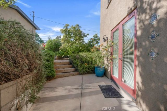 3760 Dover Street, Los Angeles, CA 90039