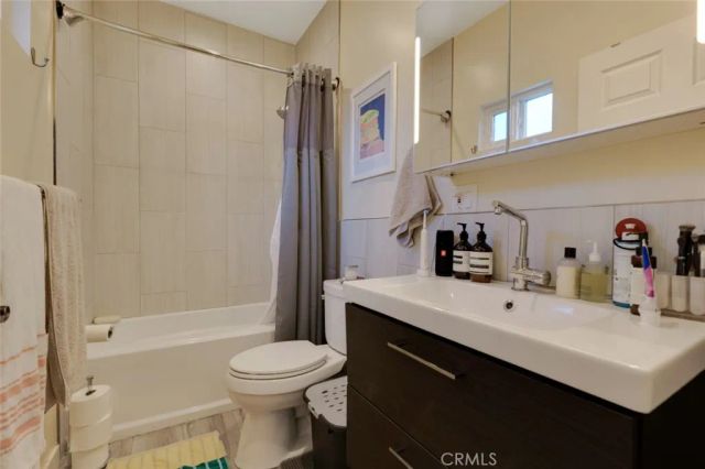 3760 Dover Street, Los Angeles, CA 90039