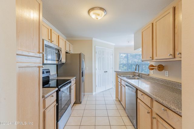 7800 POINT MEADOWS Drive 1232, Jacksonville, FL 32256