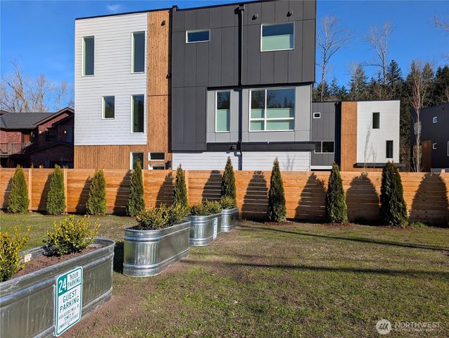 10618 E Riverside Dr, Bothell, WA 98011