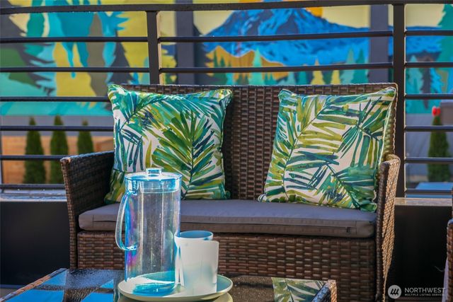 10618 E Riverside Dr, Bothell, WA 98011