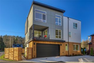 10618 E Riverside Dr, Bothell, WA 98011