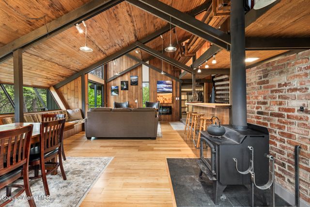 852 Woodland Dr, Sandpoint, ID 83864