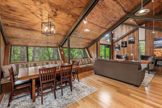 852 Woodland Dr, Sandpoint, ID 83864
