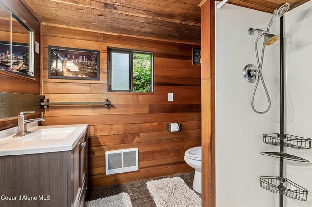852 Woodland Dr, Sandpoint, ID 83864
