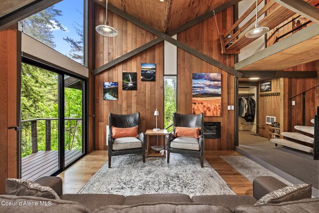 852 Woodland Dr, Sandpoint, ID 83864