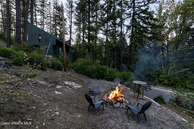 852 Woodland Dr, Sandpoint, ID 83864