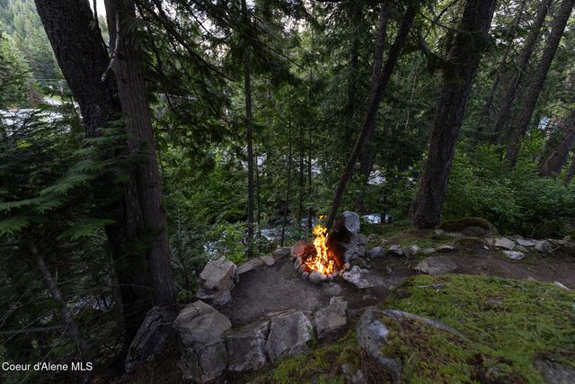 852 Woodland Dr, Sandpoint, ID 83864