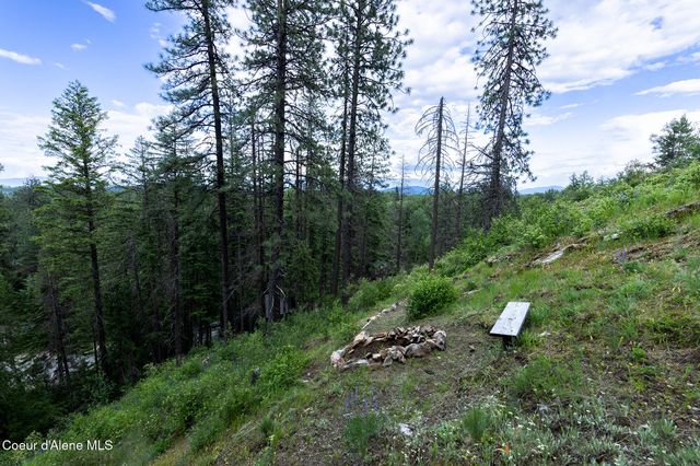 852 Woodland Dr, Sandpoint, ID 83864
