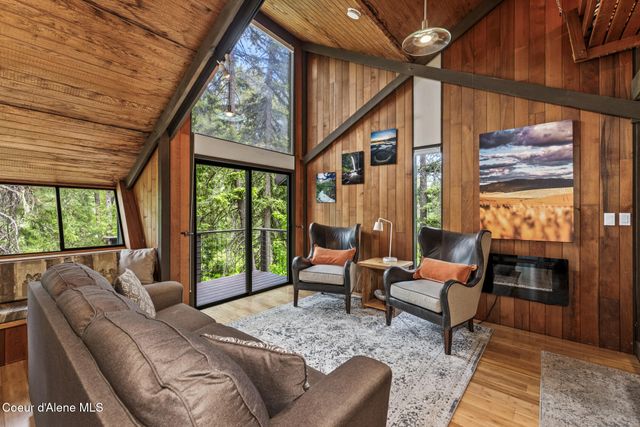 852 Woodland Dr, Sandpoint, ID 83864