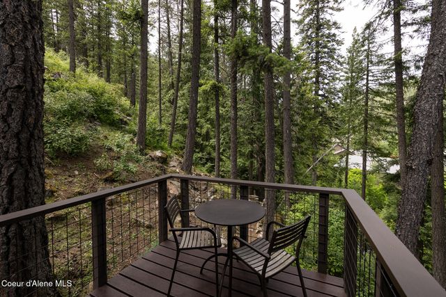 852 Woodland Dr, Sandpoint, ID 83864