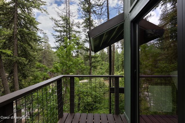 852 Woodland Dr, Sandpoint, ID 83864