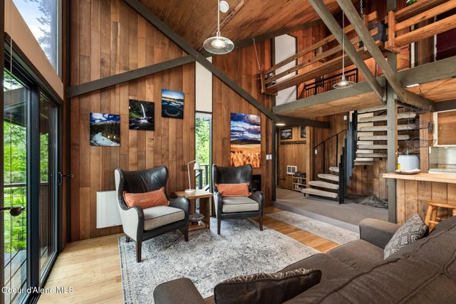 852 Woodland Dr, Sandpoint, ID 83864