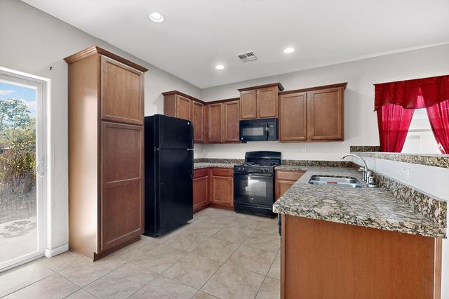 30 La Resolana Avenue, Rio Rancho, NM 87144