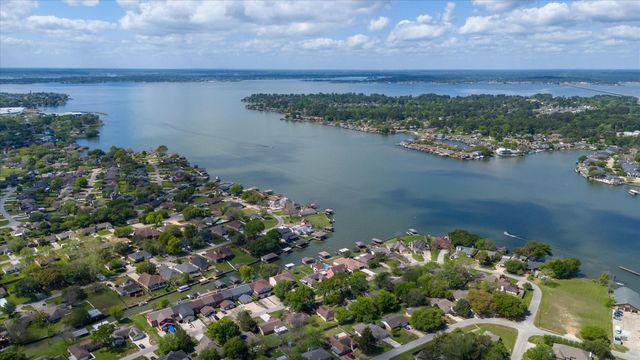 13239 Bluff View Drive, Willis, TX 77318