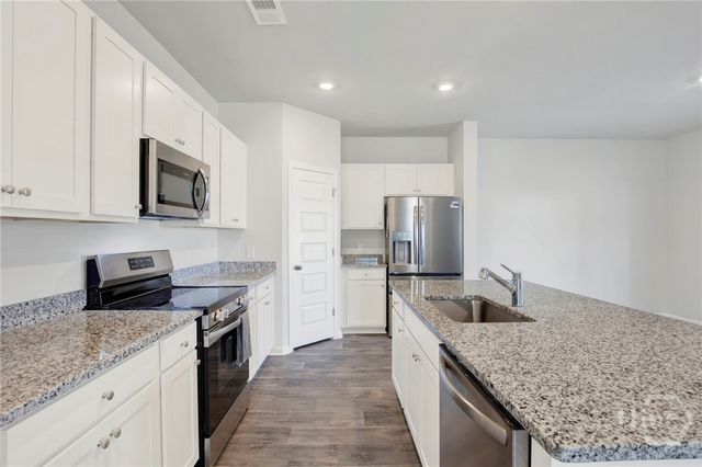 100 Amethyst Drive, Bloomingdale, GA 31302