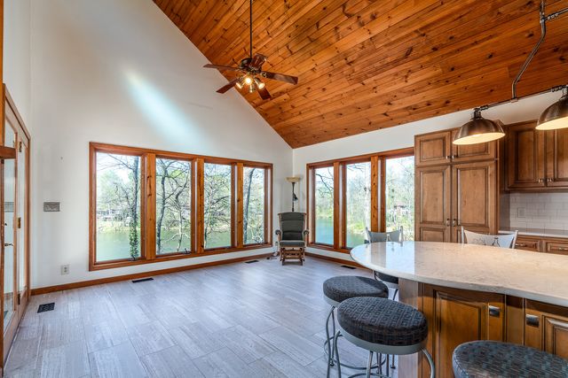 5 Lake Shore Court, Carbondale, IL 62902