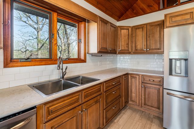 5 Lake Shore Court, Carbondale, IL 62902