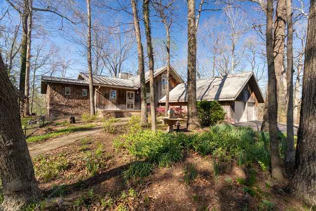 5 Lake Shore Court, Carbondale, IL 62902
