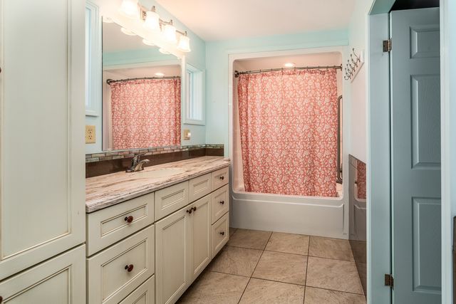 5 Lake Shore Court, Carbondale, IL 62902