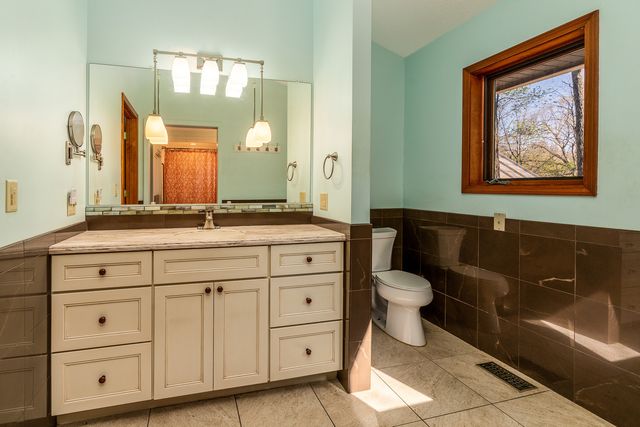 5 Lake Shore Court, Carbondale, IL 62902