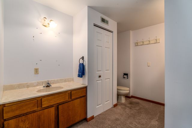 5 Lake Shore Court, Carbondale, IL 62902