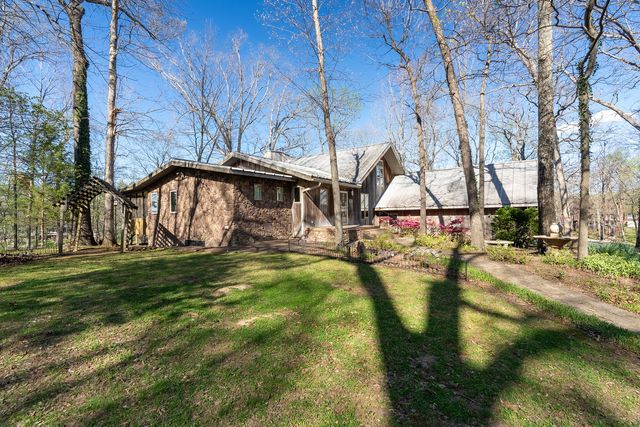 5 Lake Shore Court, Carbondale, IL 62902