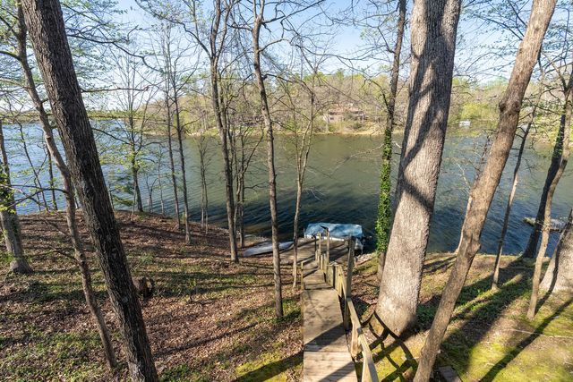 5 Lake Shore Court, Carbondale, IL 62902