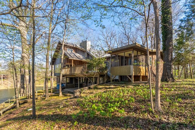 5 Lake Shore Court, Carbondale, IL 62902