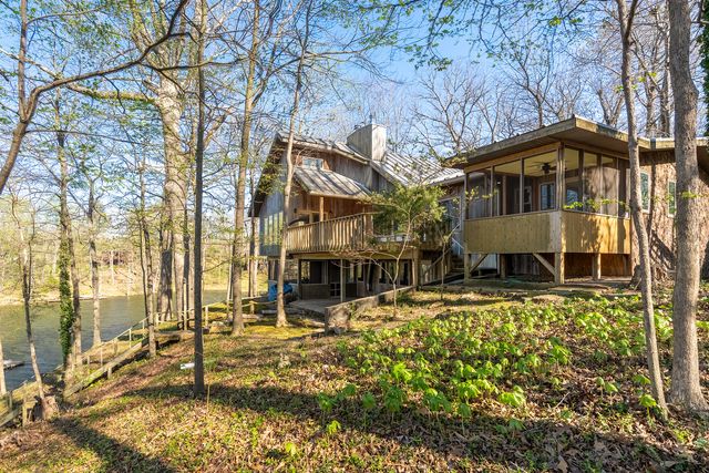 5 Lake Shore Court, Carbondale, IL 62902