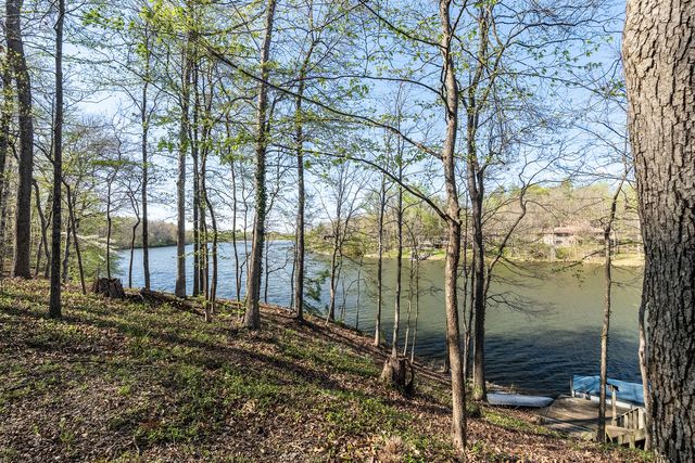 5 Lake Shore Court, Carbondale, IL 62902