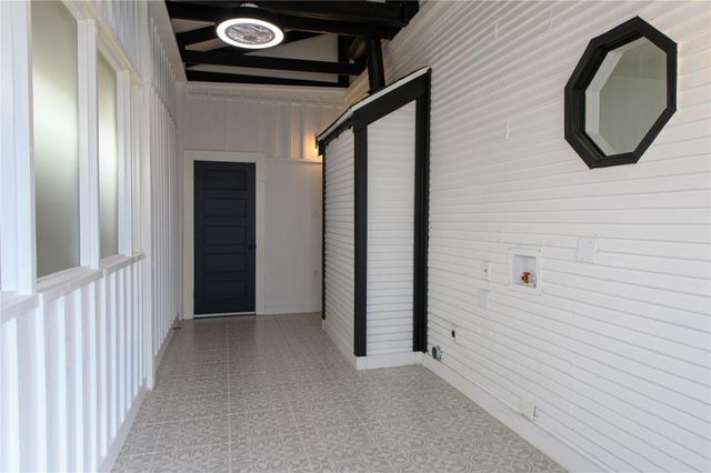 105 E 14th Street, Houston, TX 77008