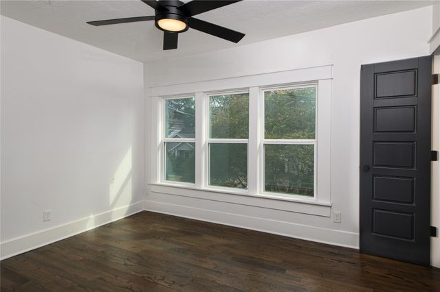 105 E 14th Street, Houston, TX 77008