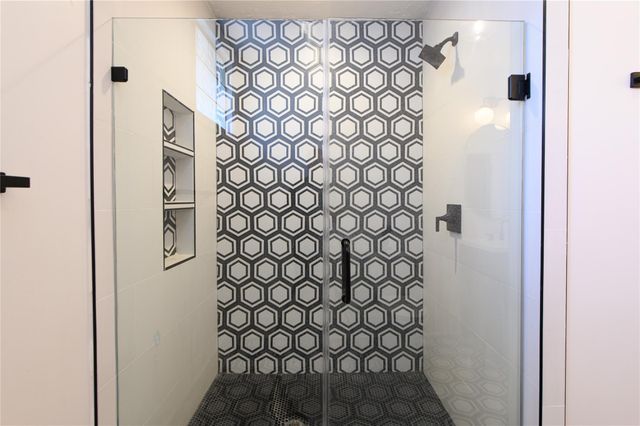 105 E 14th Street, Houston, TX 77008