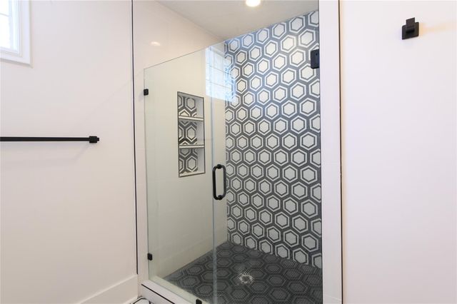 105 E 14th Street, Houston, TX 77008