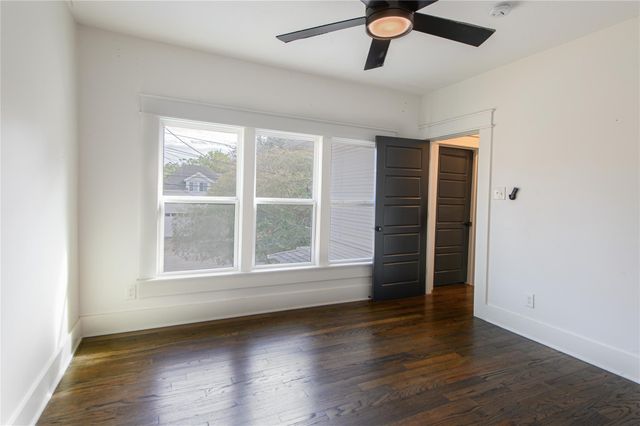 105 E 14th Street, Houston, TX 77008