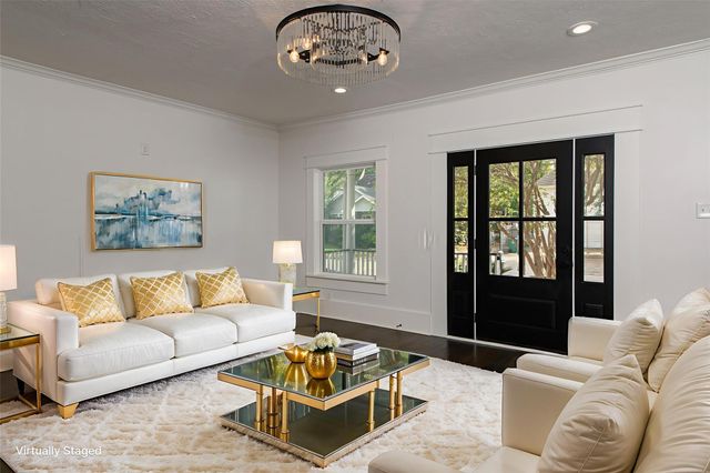 105 E 14th Street, Houston, TX 77008