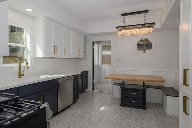 105 E 14th Street, Houston, TX 77008