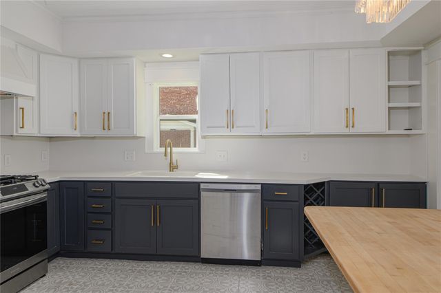 105 E 14th Street, Houston, TX 77008