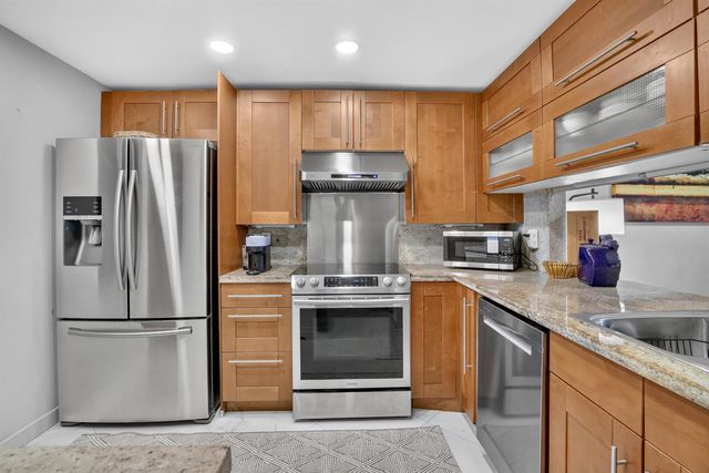 7500 NW 1st Court 302-3, Plantation, FL 33317