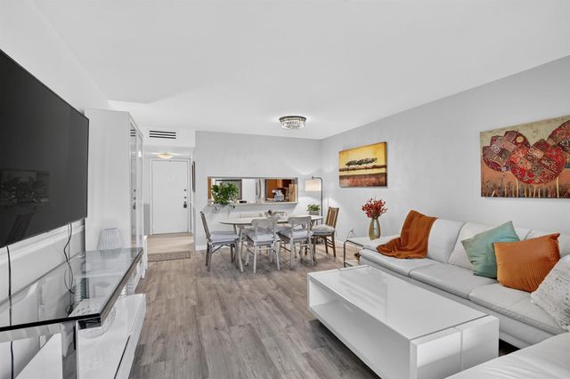 7500 NW 1st Court 302-3, Plantation, FL 33317