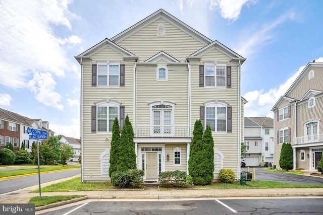 5066 VILLAGE FOUNTAIN PL, Centreville, VA 20120
