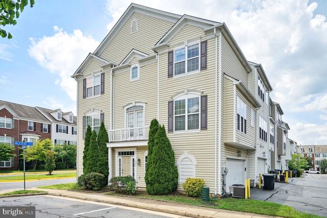 5066 VILLAGE FOUNTAIN PL, Centreville, VA 20120