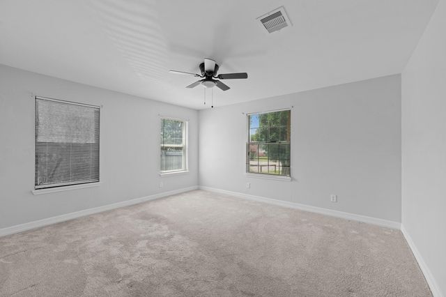820 12th Avenue N, Texas City, TX 77590