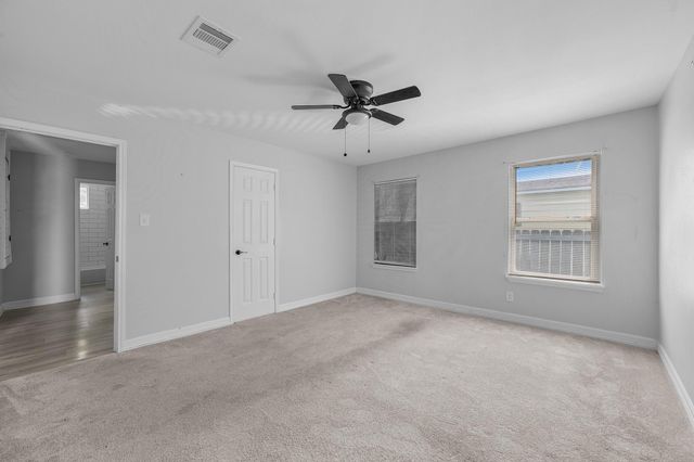 820 12th Avenue N, Texas City, TX 77590