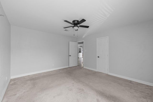 820 12th Avenue N, Texas City, TX 77590