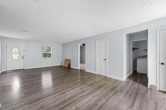 820 12th Avenue N, Texas City, TX 77590